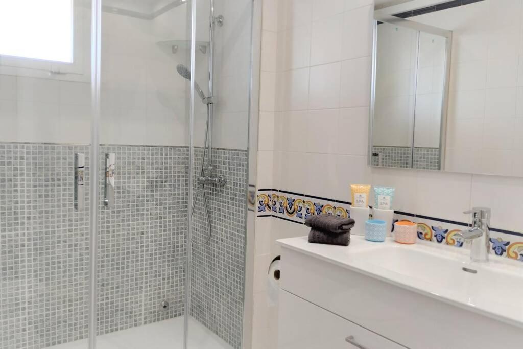 Dona Carlota Gardens, Sea Views, Pool, Restaurant Apartment ตอร์เรโมลิโนส ภายนอก รูปภาพ